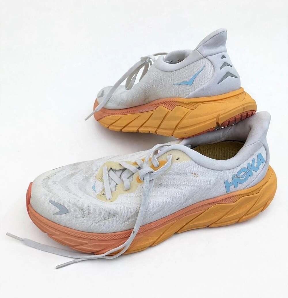 HOKA Arahi 6 Size 9.5B White Orange Running Shoes